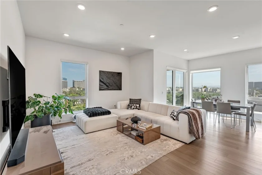 4600 Rivington photo 7
