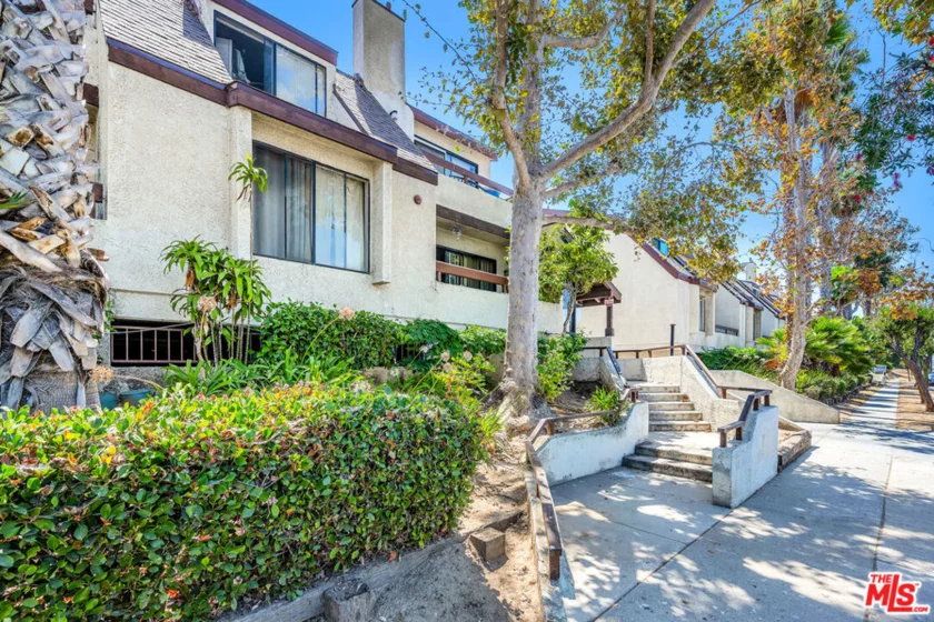 620 W Hyde Park Boulevard #111 photo 2