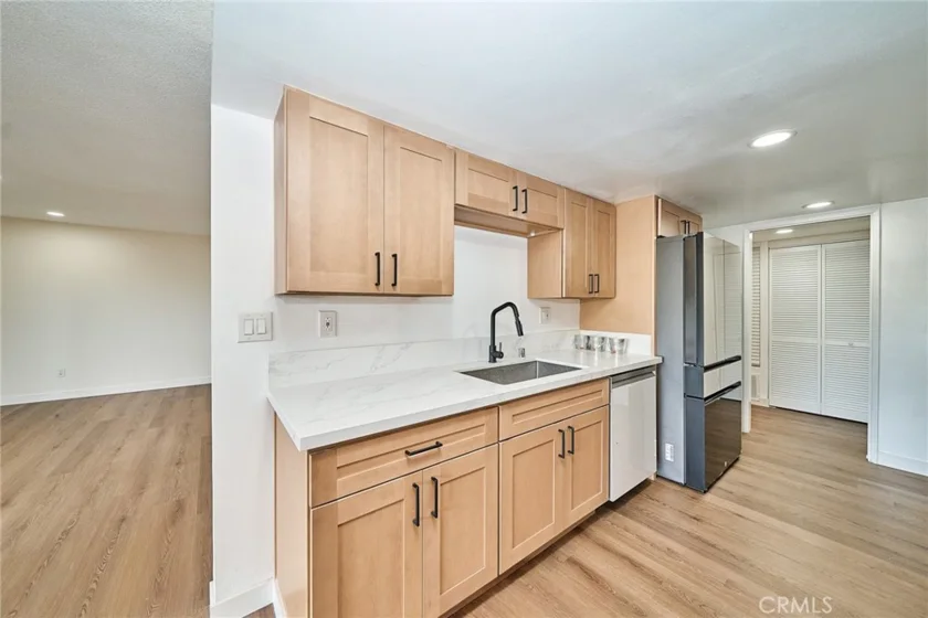 605 Redondo Avenue #203 photo 11