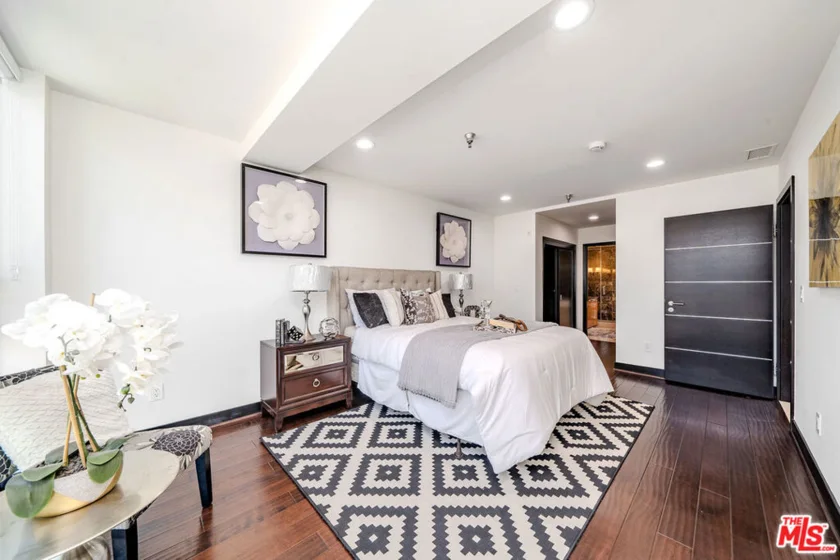 702 S Serrano Avenue #605 photo 26