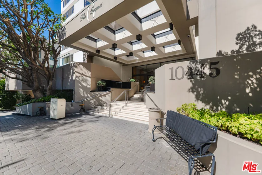 10445 Wilshire Boulevard #1402 photo 1