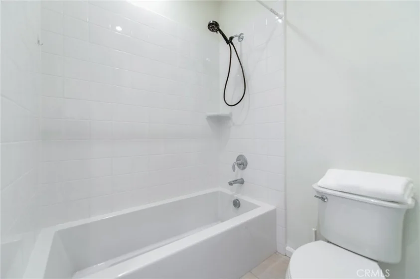 105 Breakwater photo 29