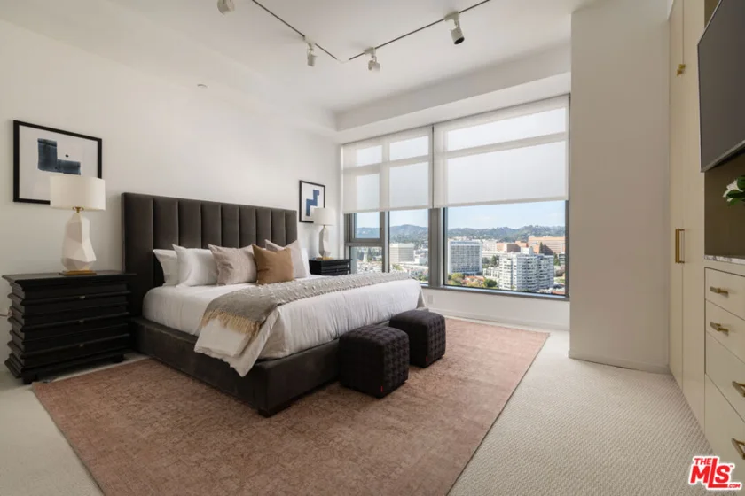 10800 Wilshire Boulevard #1501 photo 5