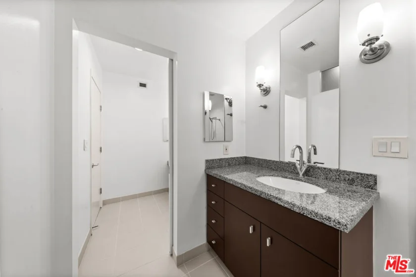 1100 Wilshire Boulevard #2411 photo 10