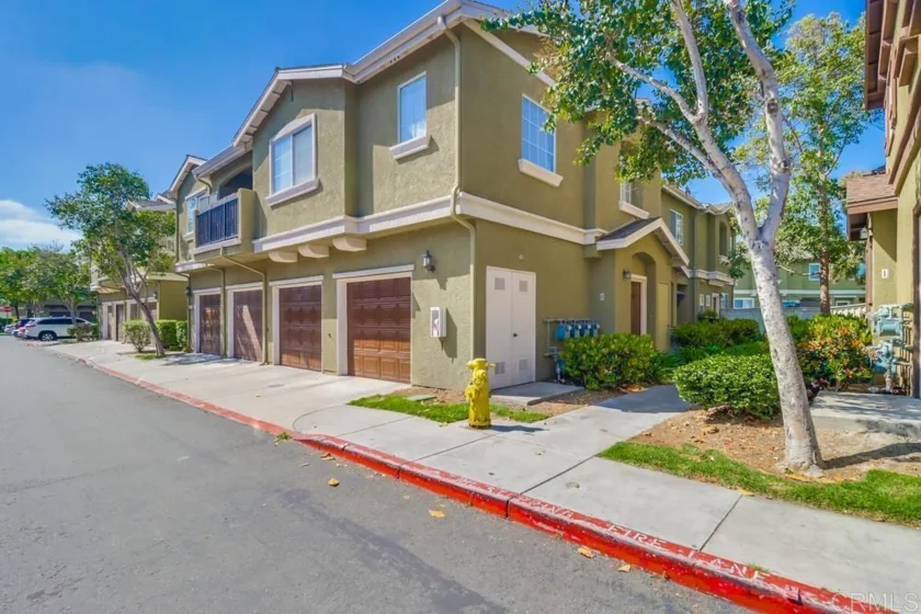 1142 Latigo Cove #8 photo 1