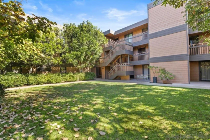 2928 Lawrence photo 47