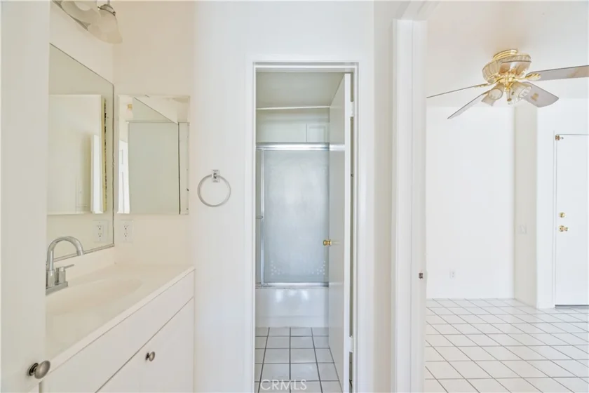 5460 White Oak Avenue #E129 photo 17