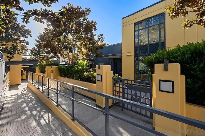 1325 Pacific Highway #313 photo 10