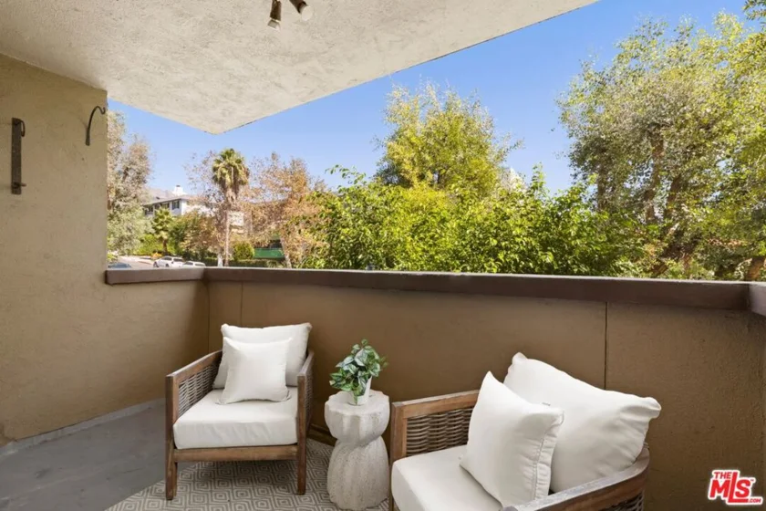 1121 N Olive Drive #102 photo 4