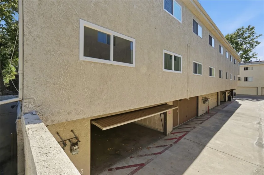 7439 Woodman Avenue #54 photo 37
