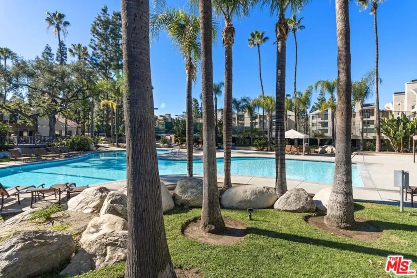 5535 Canoga Avenue #317 photo 16