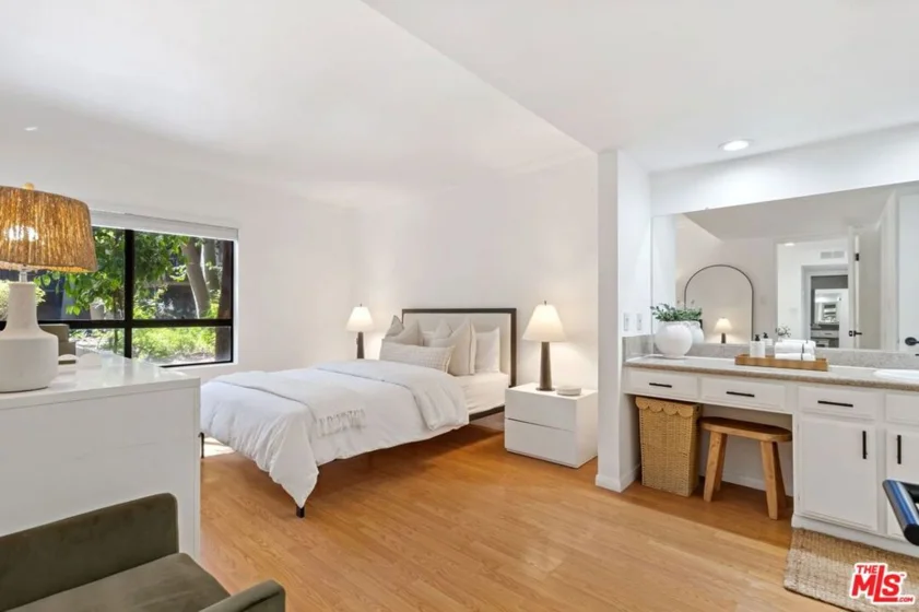 5334 Lindley Avenue #340 photo 14