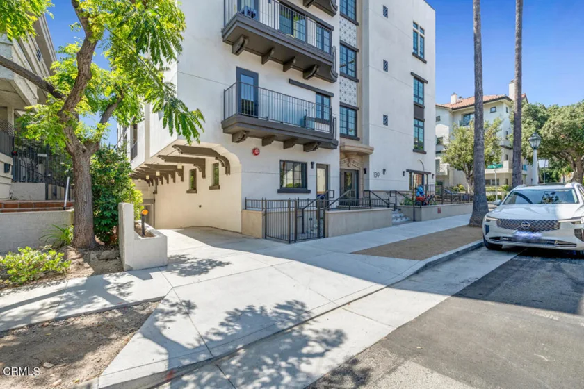 139 S Oak Knoll Avenue #403 photo 23