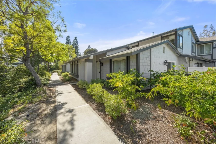 20480 Elm Hill photo 1