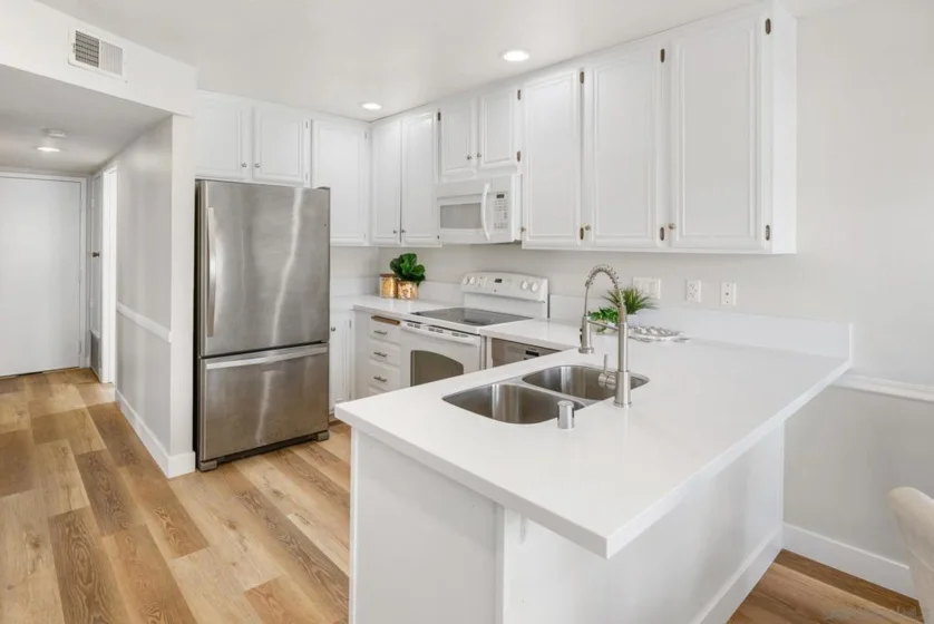 8395 Suntree Place photo 11