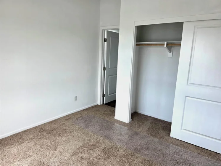 451 Creekside Circle photo 7