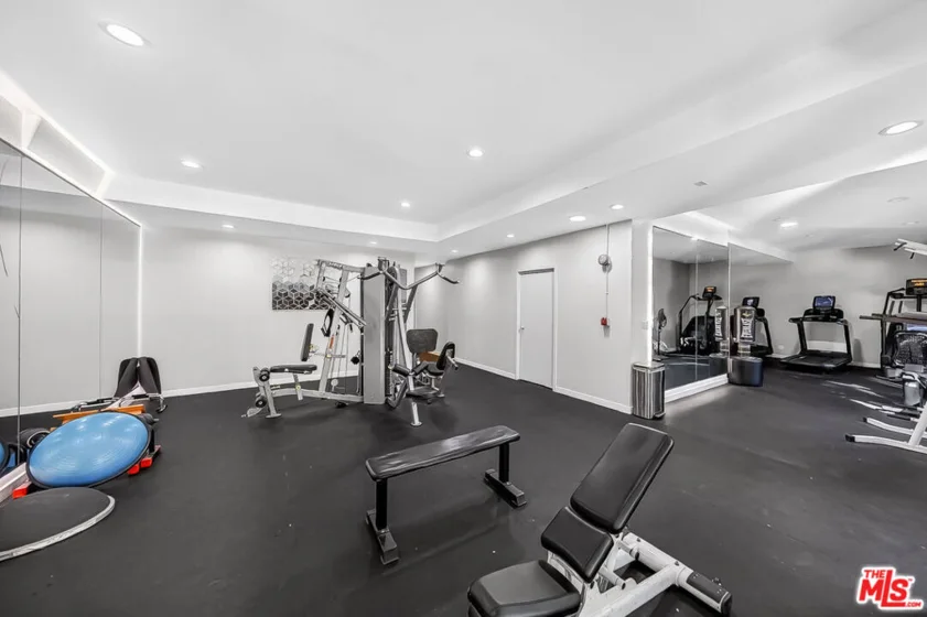 2700 Cahuenga Boulevard #4220 photo 12