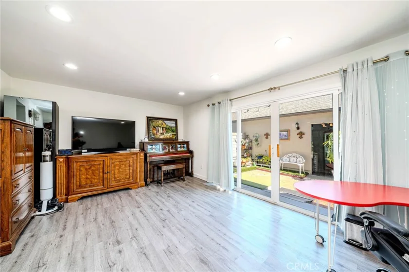 5539 Cajon photo 2