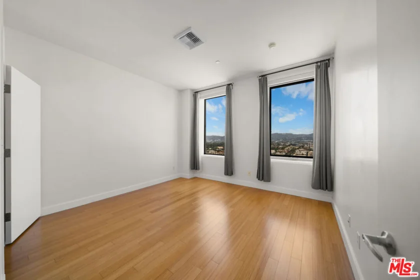 3810 Wilshire Boulevard #1801 photo 16