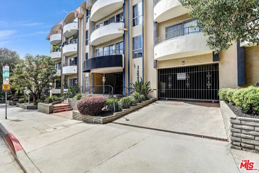 1221 N Kings Road #101 photo 28