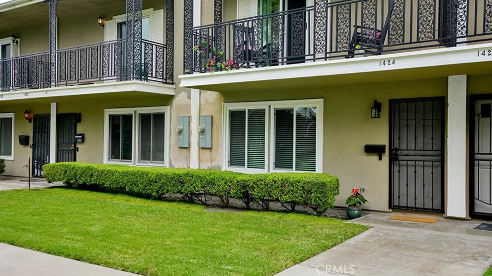 1424 Deauville Place photo 2