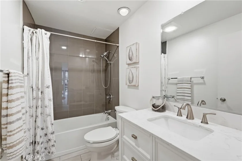 6126 N Marina Pacifica photo 20