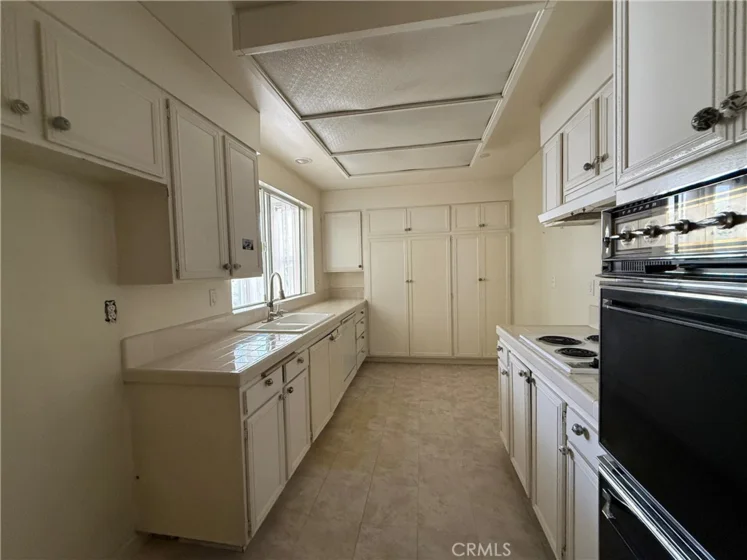 14144 Dickens #310 photo 9