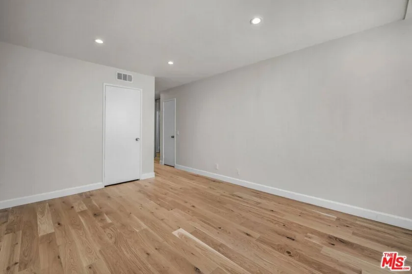 10751 Wilshire Boulevard #909 photo 6