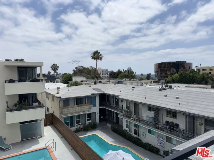 1550 N Laurel Avenue #301 photo 4
