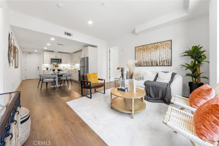 709 E Walnut Street #214 photo 13