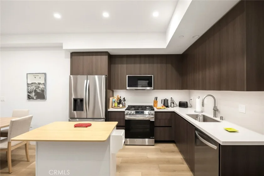 150 S Oak Knoll Avenue #104 photo 8