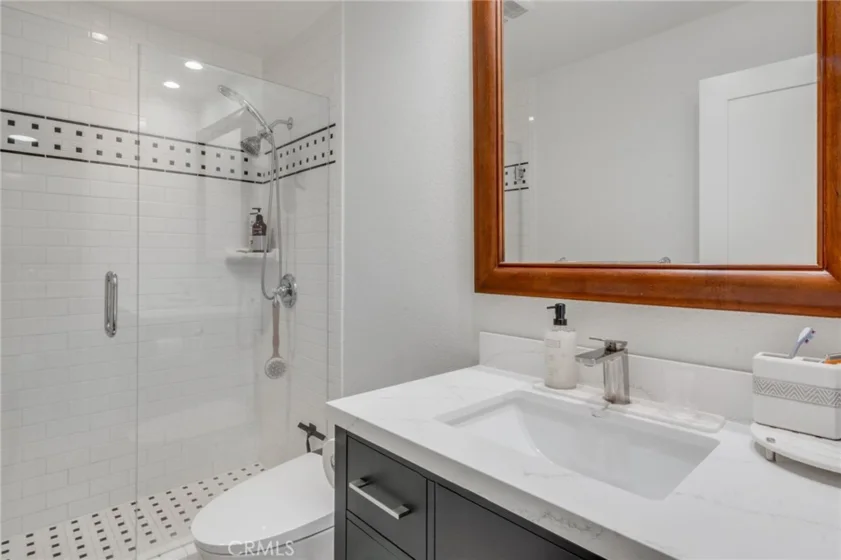 6330 Riviera photo 23