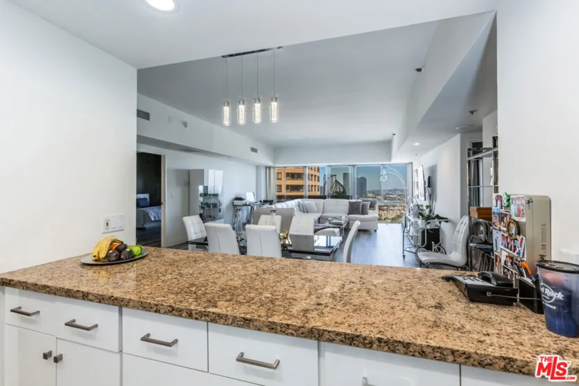 10445 Wilshire Boulevard #1806 photo 25