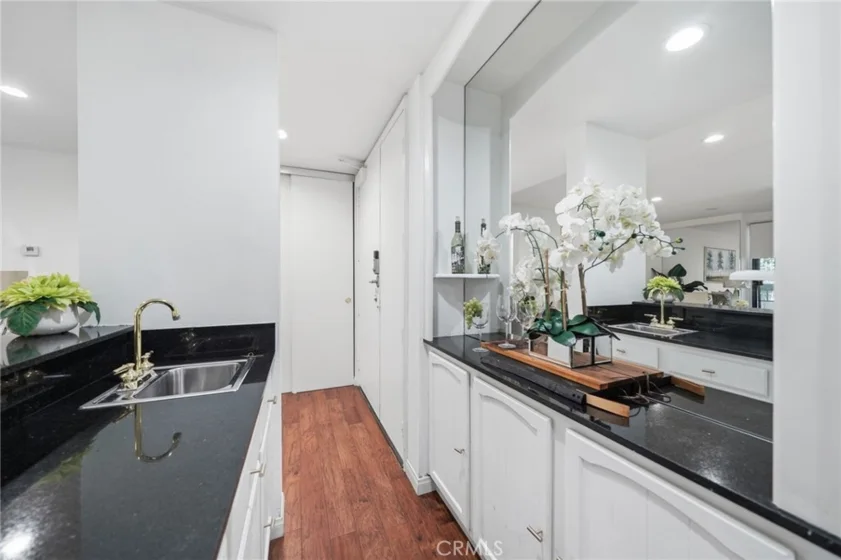 4477 Wilshire photo 14