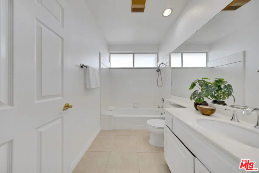 1872 Midvale Avenue #205 photo 33