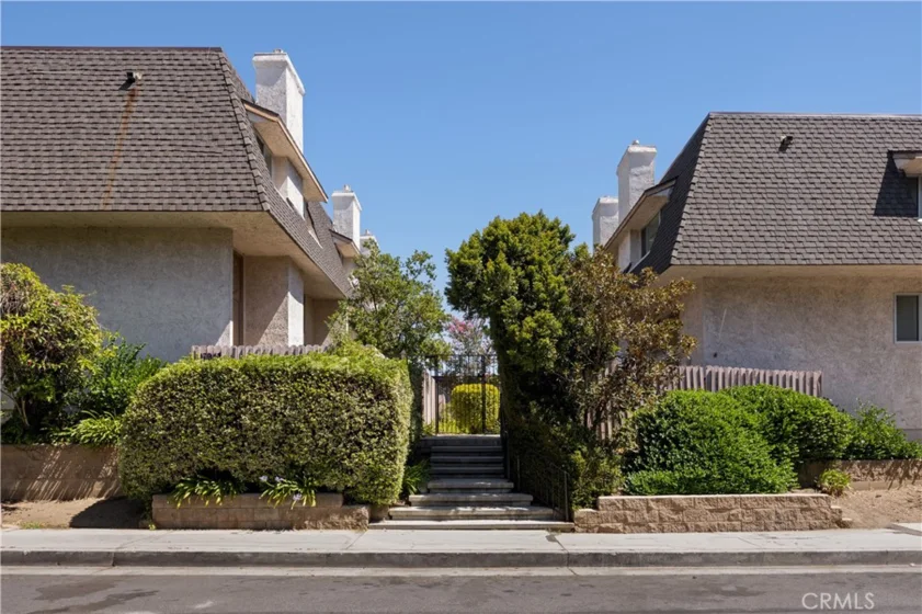 17943 Magnolia Boulevard #16 photo 38