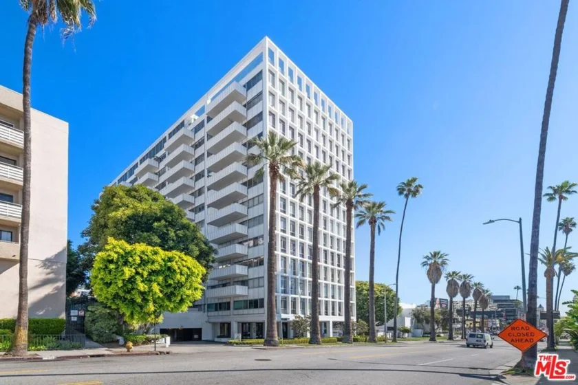 7135 Hollywood Boulevard #1210 photo 32