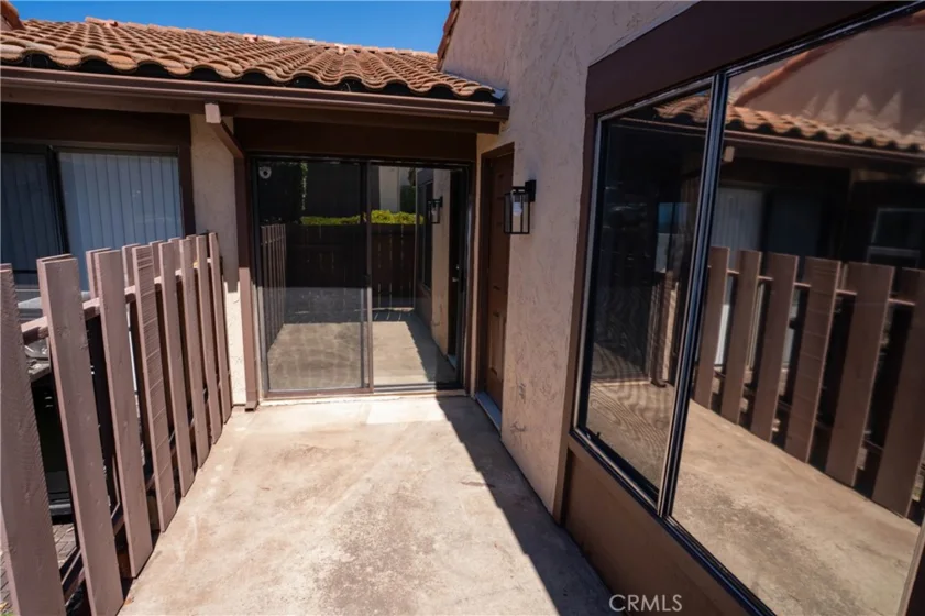 2055 Earl Glen photo 32