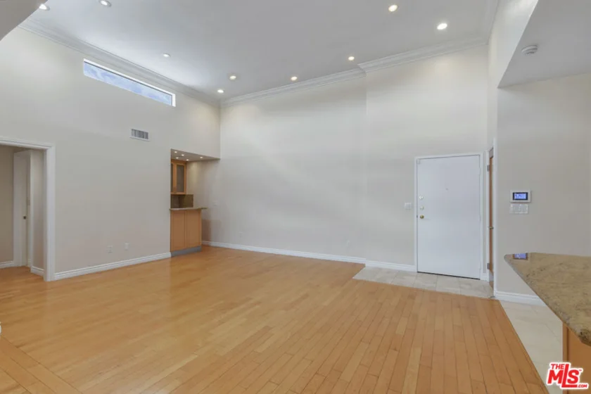 4443 Ventura Canyon Avenue #304 photo 35