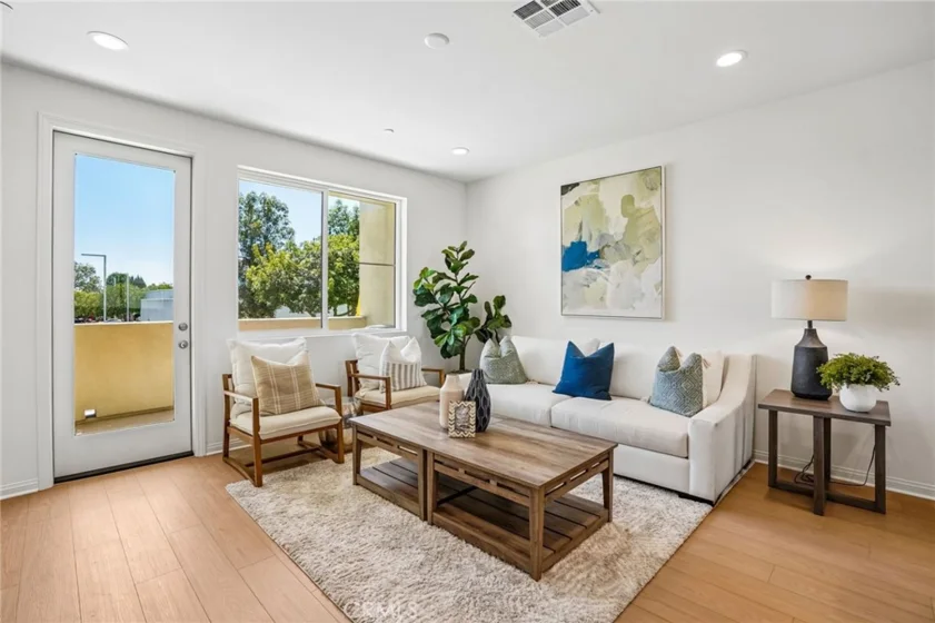 5876 Linden Ave Avenue #9 photo 2