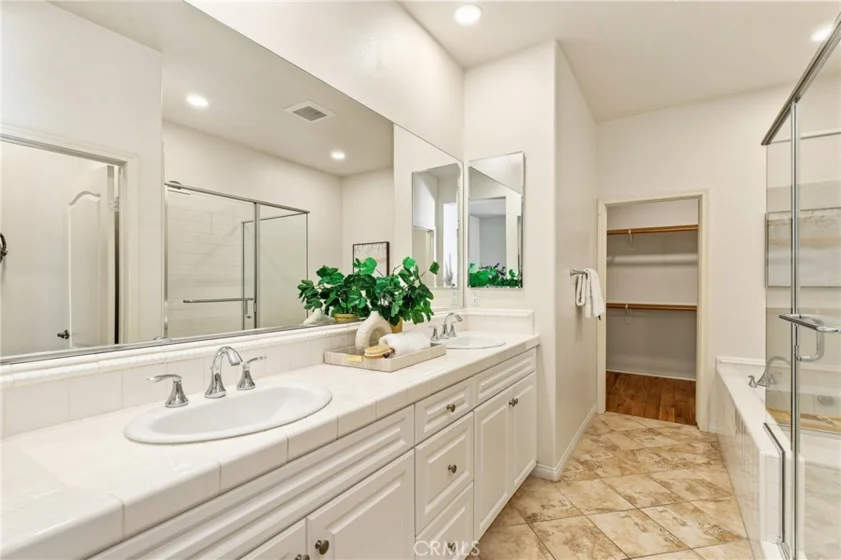 31 Roycroft photo 23