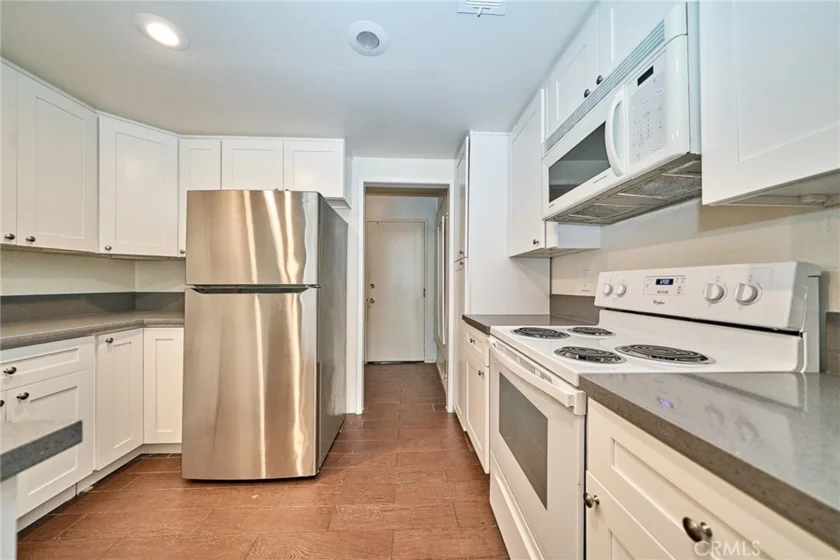 380 Deerfield photo 16