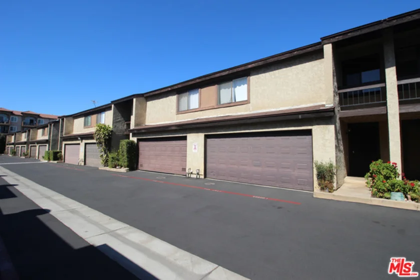 9625 Sylmar Avenue #8 photo 1