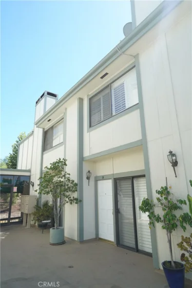 22865 Del Valle Street #14 photo 1
