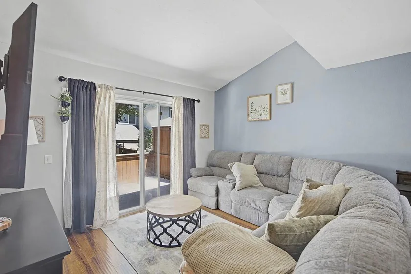 1721 Maxwell #B photo 7
