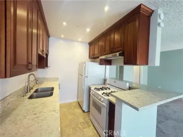 1522 S Centinela Avenue #204 Photo