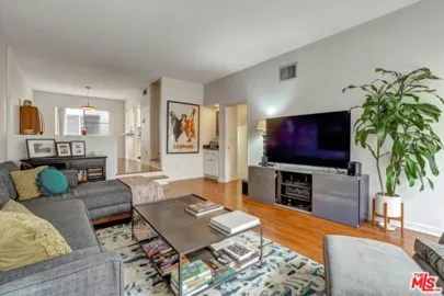 1828 Barry Avenue #4 Photo