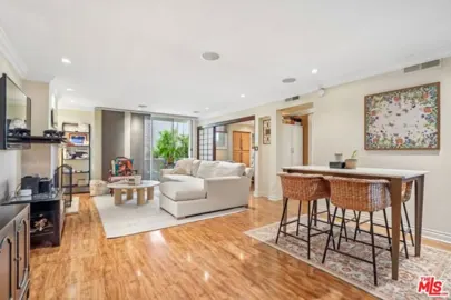 5325 Newcastle Avenue #201 Photo