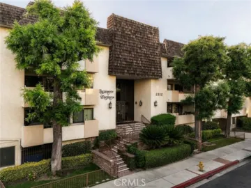 5315 Yarmouth Avenue #104 Photo