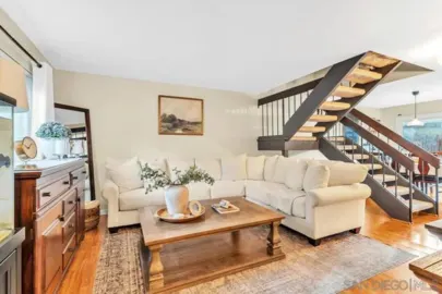 10609 Aristocrat Photo